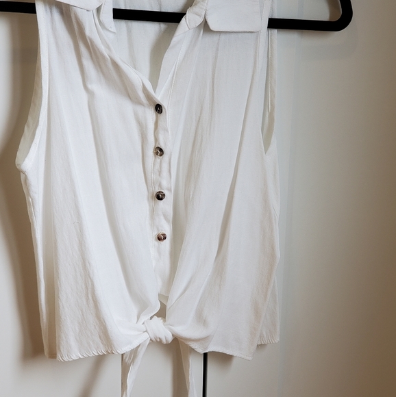 Sleeveless button down top with tie detail - Small - Picture 5 of 5